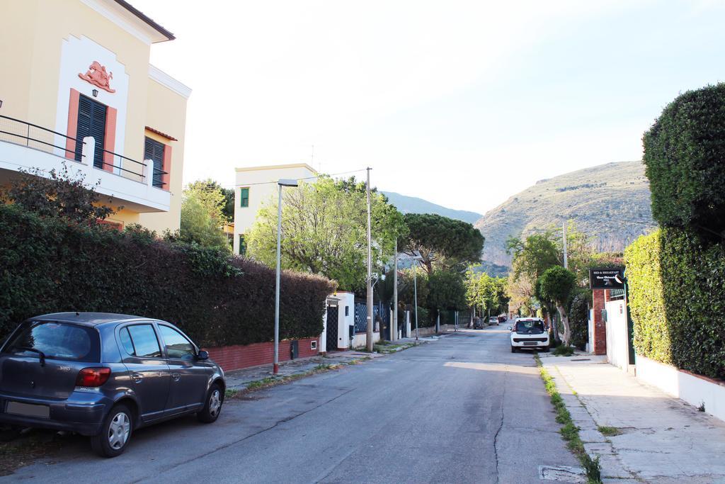 B&B Casa Chinaski Mondello Bagian luar foto