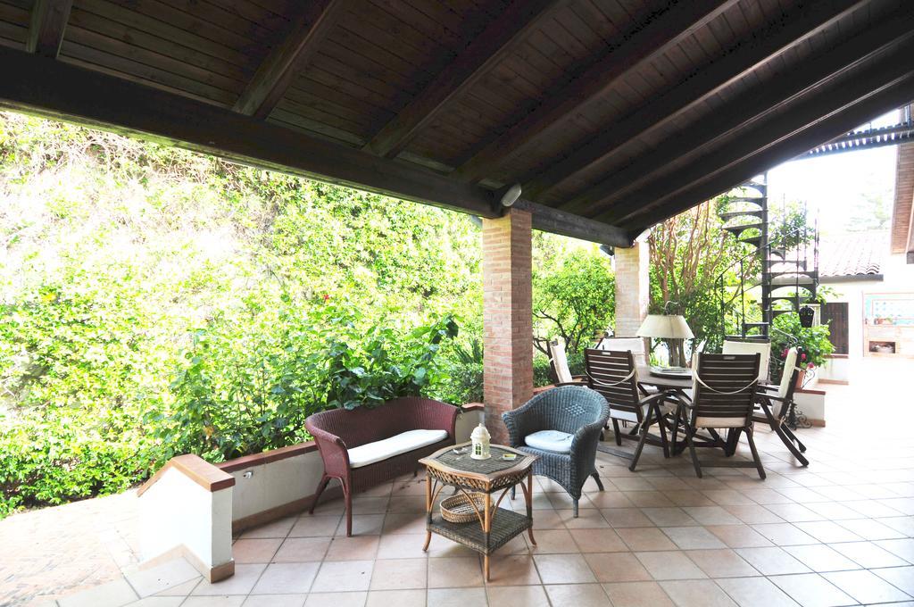 B&B Casa Chinaski Mondello Bagian luar foto