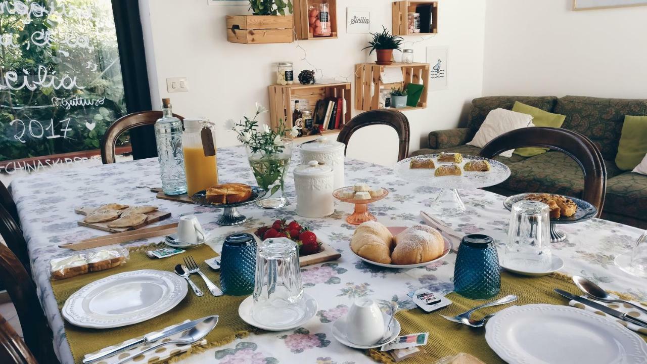 B&B Casa Chinaski Mondello Bagian luar foto