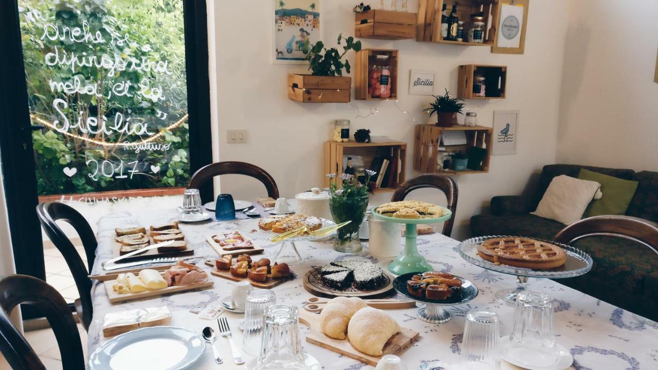 B&B Casa Chinaski Mondello Bagian luar foto